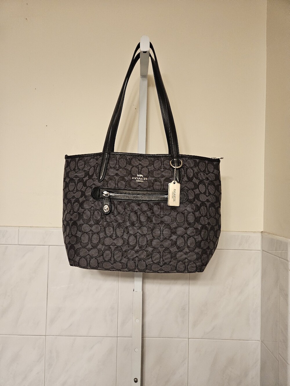 COACH HANDBAG